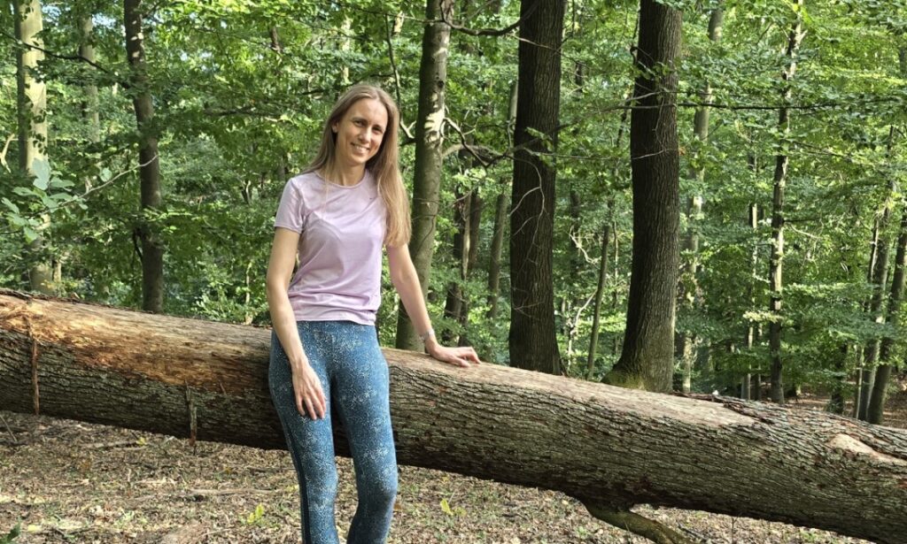 autoportet pri strome 1083x650