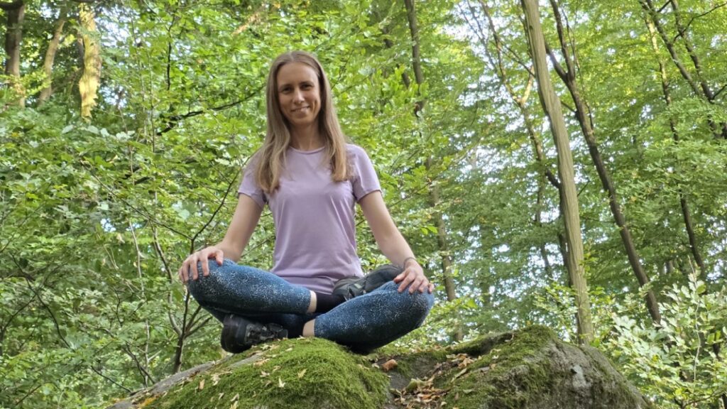 autoportret joga na skale 1200x675